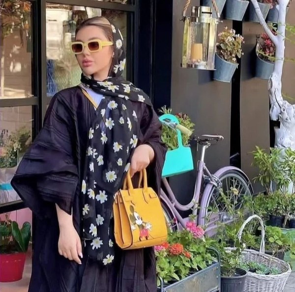 شال با طرح گل بابونه خوشرنگ مشکی