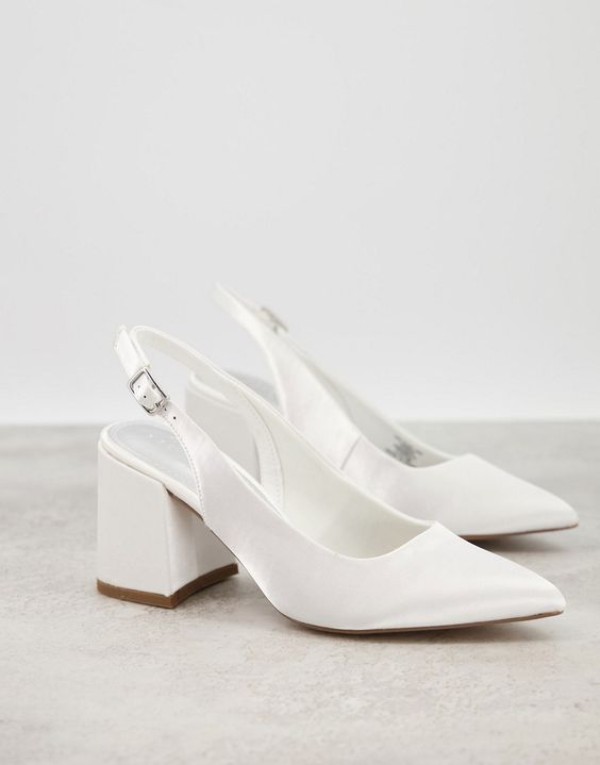 کفش عروس مینیمال و ظریف با پاشنه پهن سفید رنگ