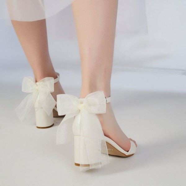 کفش عروس پاپیون دار سفید رنگ ظریف و مینیمال