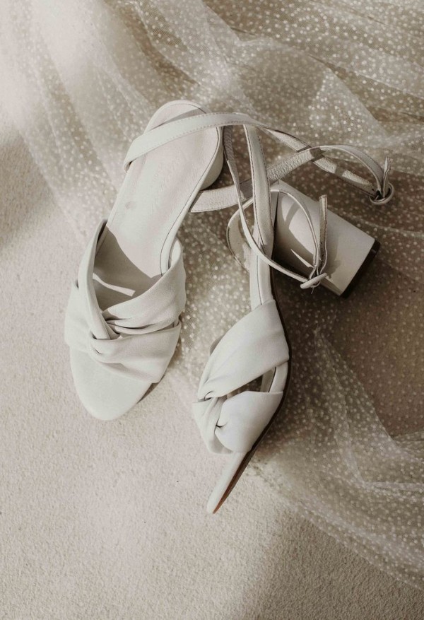 کفش مینیمال و لاکچری عروس با پاشنه پهن