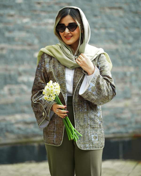 کت زنانه سبز پستهای از جنس ژاکارد نخ کت زنانه سبز پستهای از جنس ژاکارد نخ