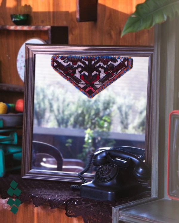 آینه ساده دکوراتیو با تزیین فرش سنتی