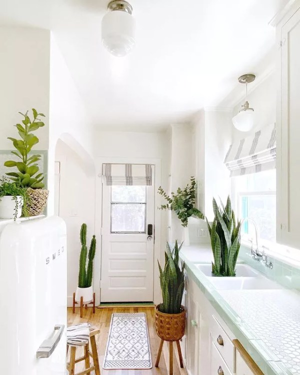 قالیچه کوچک با رنگهای روشن