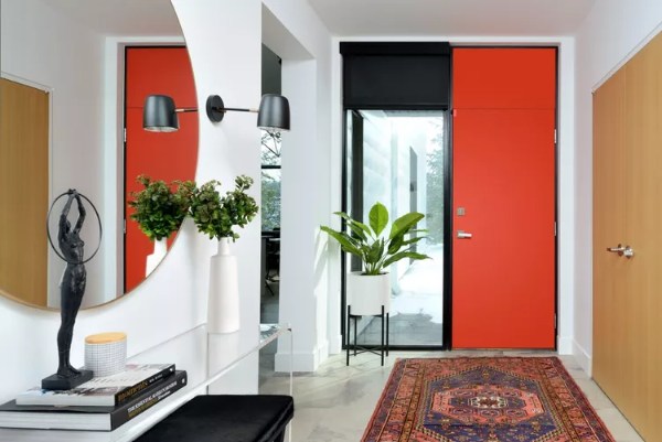 قالیچه سنتی با تم قرمز برای درب ورودی قرمز