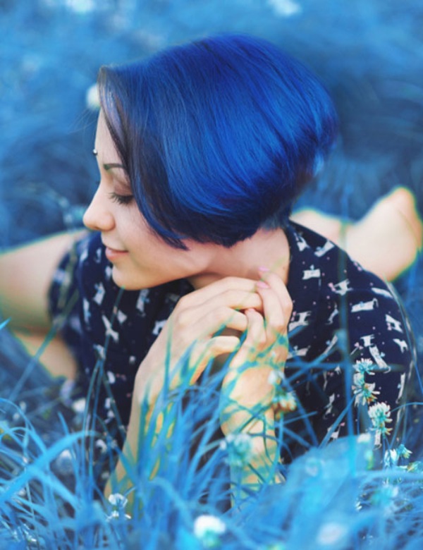 رنگ موی آبی روشن با هایلایت‌های بنفش