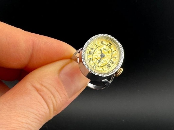 مدل انگشتر ساعتی نقره‌ای زیبا