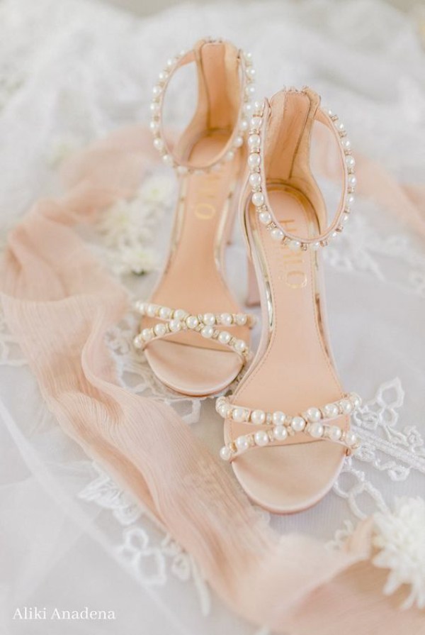 کفش عروس با بندهای مرواریددار