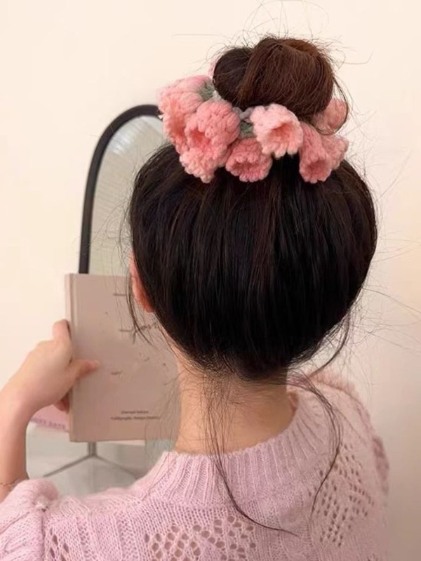 اسکرانچی گل گلی صورتی قلاب بافی شده