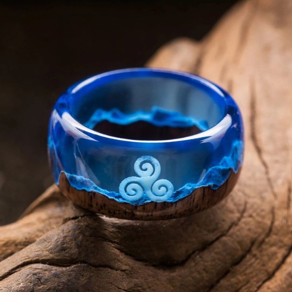 حلقه زیبای چوبی با طرح آبی رزینی