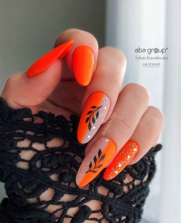 ناخن اکلیلی نارنجی رنگ با طرح برگ و شاخه