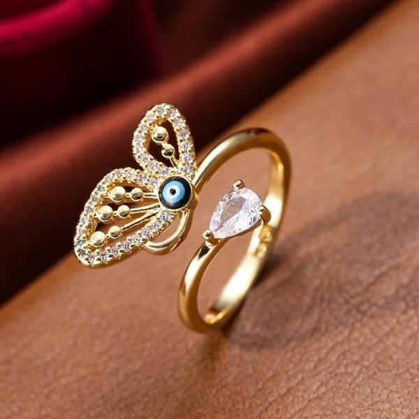 انگشتر لاکچری پروانه‌ای زیبا و جذاب