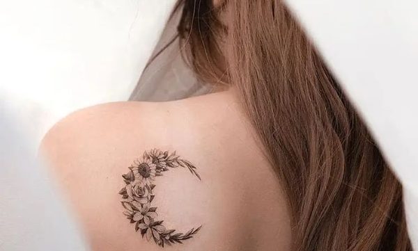 ایده تتوی گل با طرح ماه 