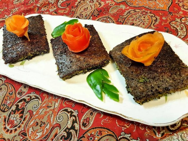 دیزاین ساده کوکو سبزی با گل گوجه فرنگی