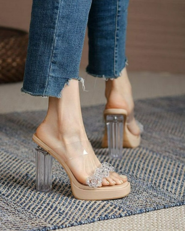 صندلهای پاشنه شیشهای