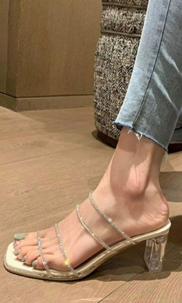 صندلهای پاشنه شیشهای