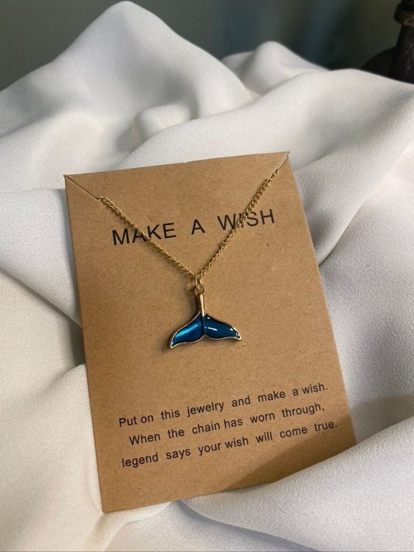 گردنبند آبی رنگ دم نهنگ