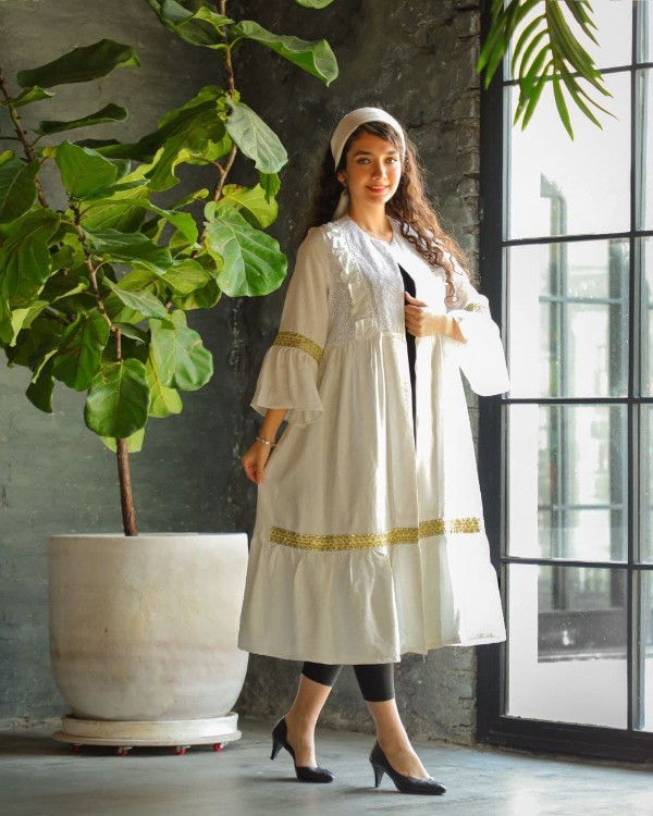 مانتو سفید مجلسی بلند با حاشیه طلایی