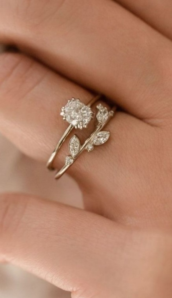 انگشتر نامزدی طرح گل نگین دار