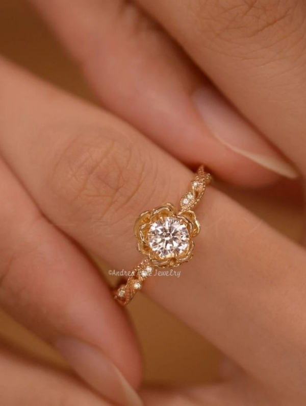 انگشتر نامزدی طرح گل نگین دار