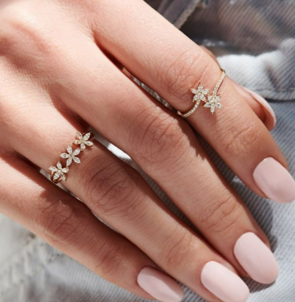 انگشتر نامزدی طرح گل نگین دار