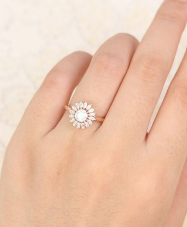 انگشتر نامزدی طرح گل نگین دار