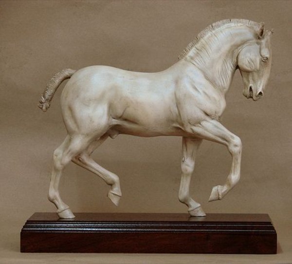مجسمه دکوراتیو اسب سفید