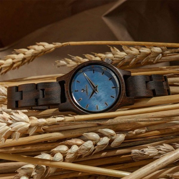 ساعت مچی شیک چوبی با صفحه آبی