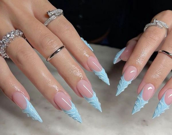 فرنچ شیک ناخن طرح آبی یخی
