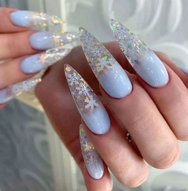 ناخن گلدانی شکل آبی با دیزاین یخ و برف