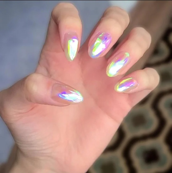 دیزاین خاص ناخن آئورا با طرح یخ