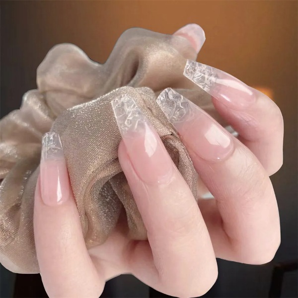 فرنچ ناخن گلدانی شکل ناخن طرح یخ خرد شده