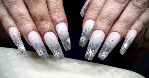 دیزاین یخ و برف روی ناخن