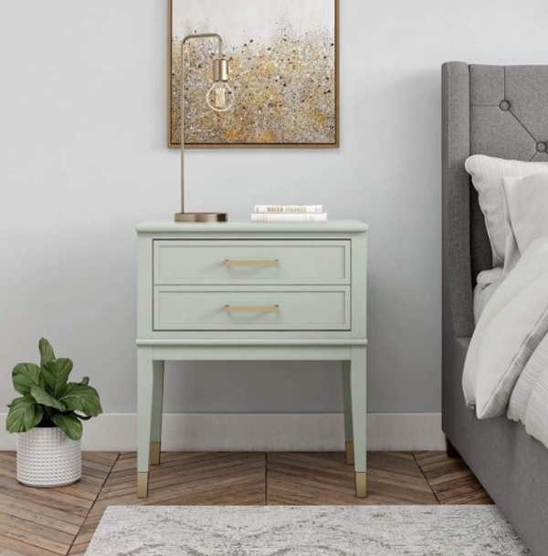 میز کنار تخت