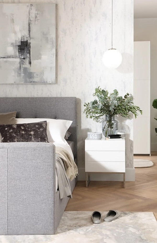 میز کنار تخت