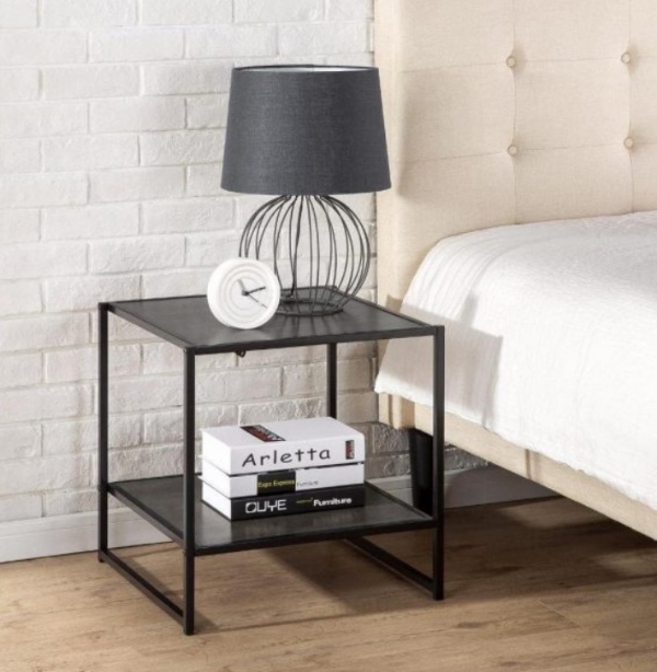 میز کنار تخت