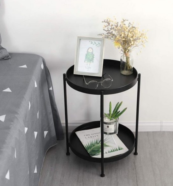 میز کنار تخت