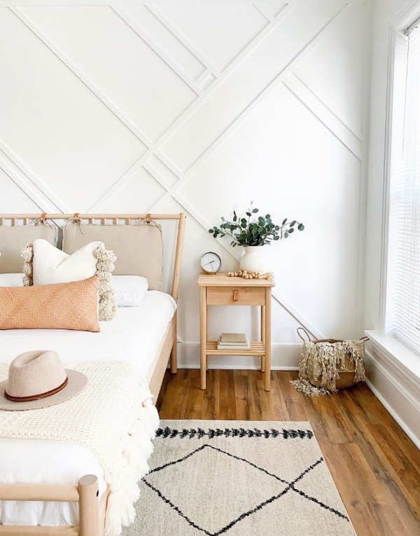 میز کنار تخت