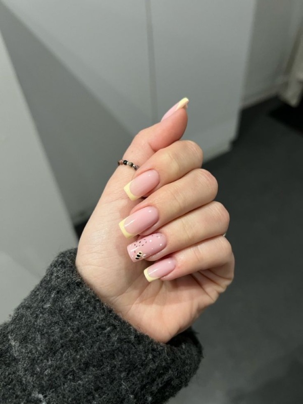 فرنچ زرد ناخن زنبوری