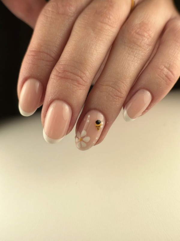 فرنچ مینیمال و ناخن زنبوری