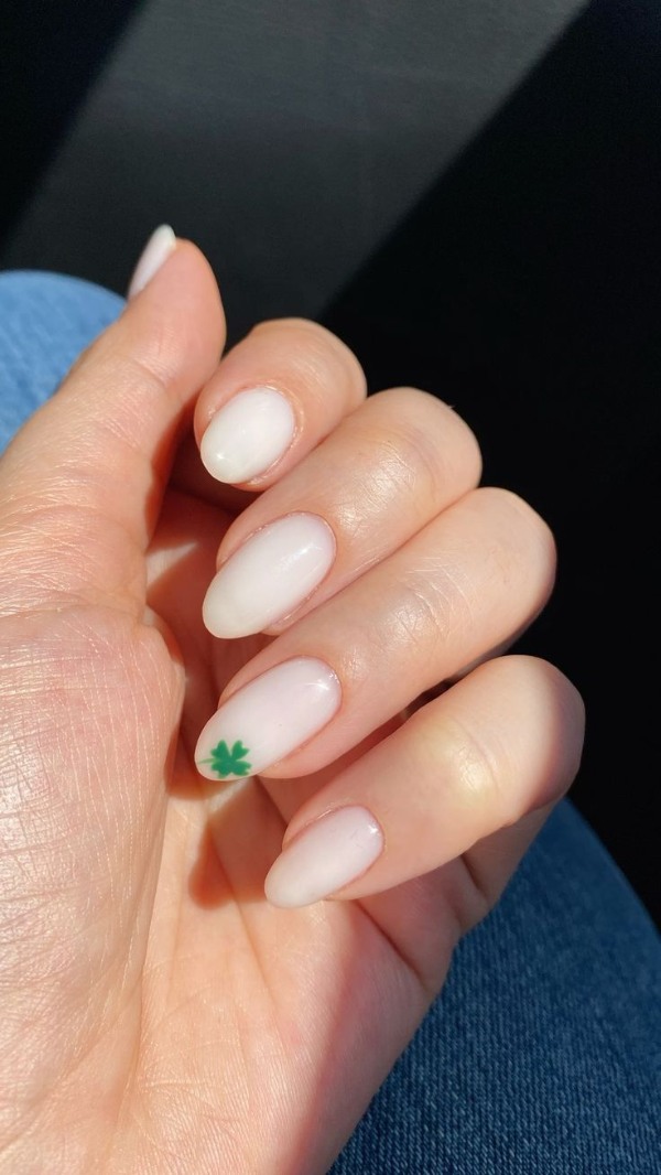 ناخن با طرح شبدر