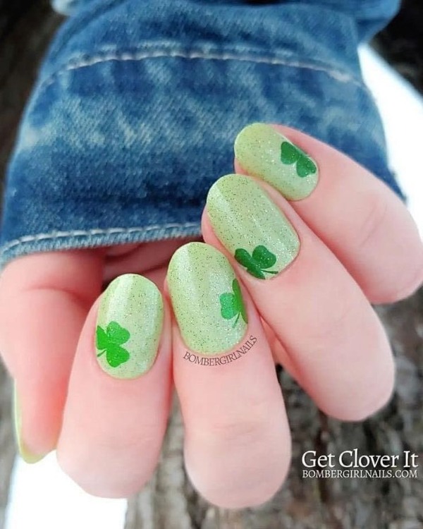 ناخن با طرح شبدر