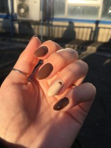 Autumn brown nail design for Yalda