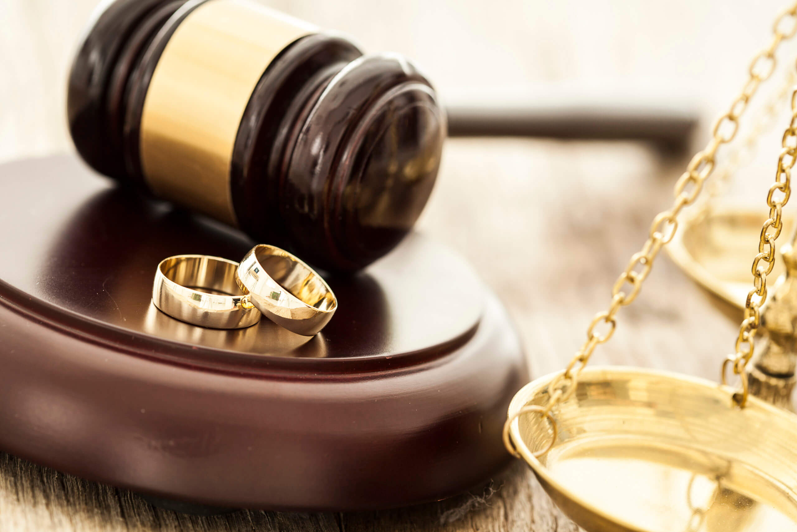 پیگیری جلسات دادگاه طلاق آسان_تر با خدمات وکیل آنلاین و تلفنی