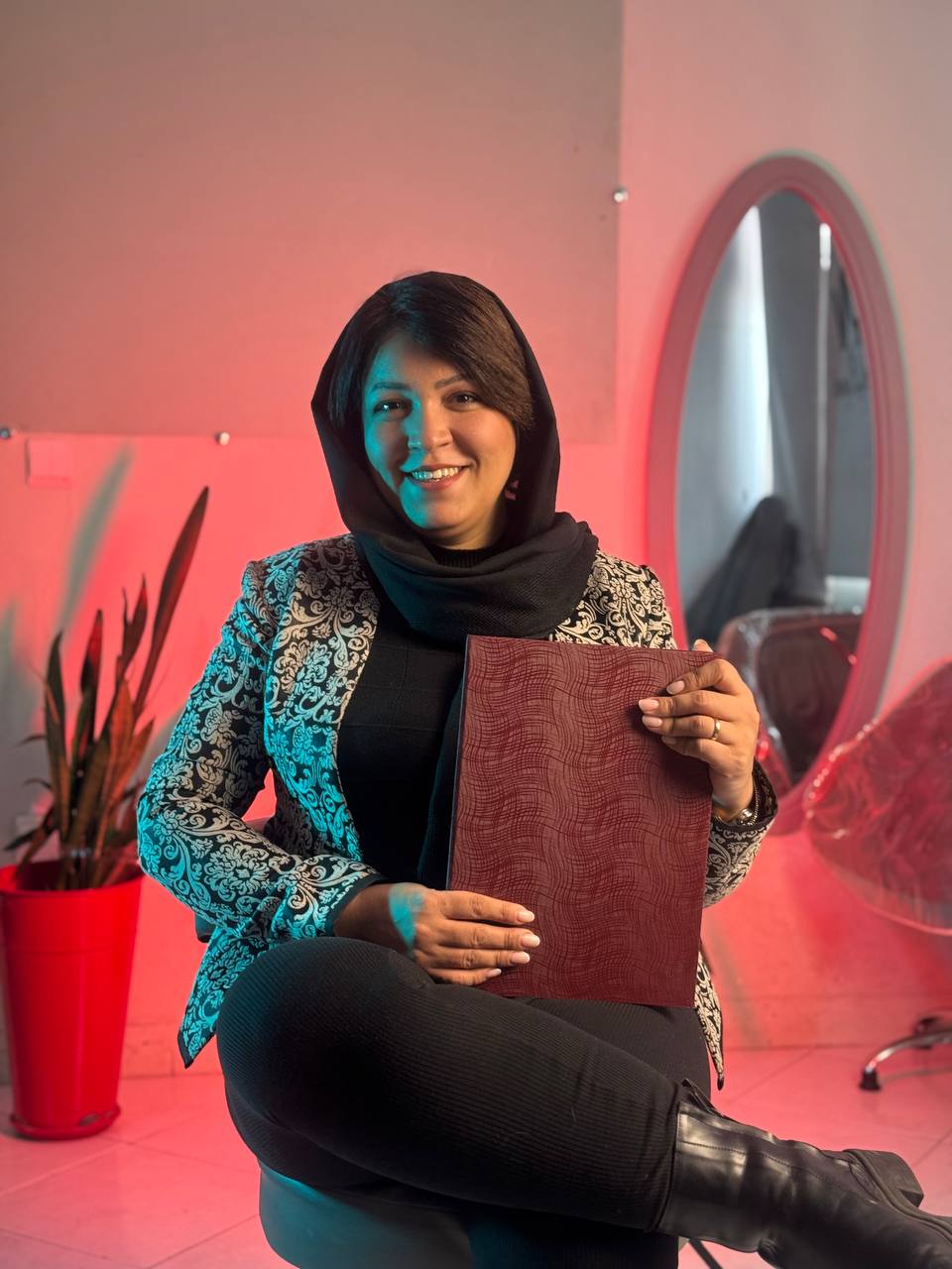 مربی کاشت ناخن