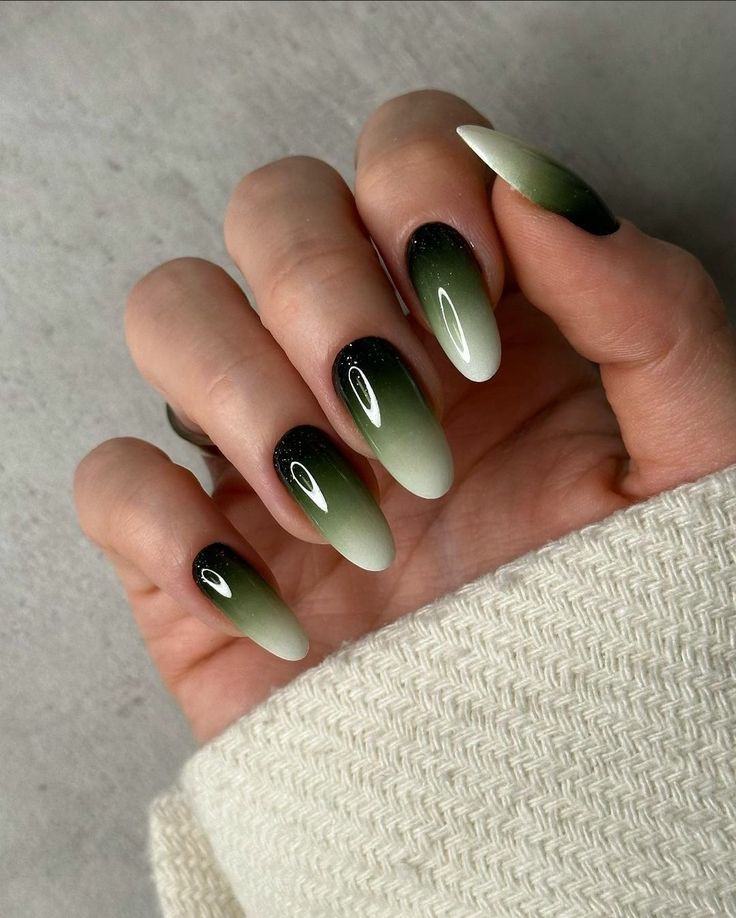 Eid Nail polish 1404 green dill