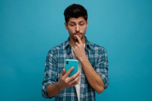 ناز کردن دختران یا بی علاقگی آن‌ها؟