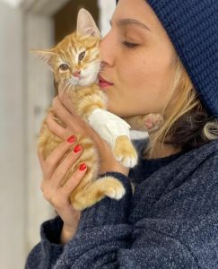 مهسا حجازی و گربه