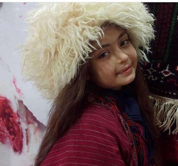 کودکی ستایش دهقان