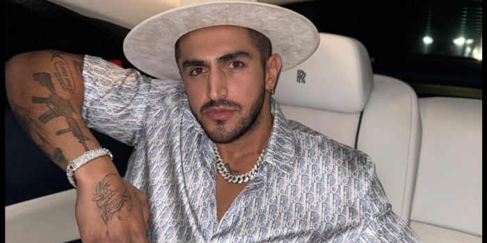 آیسان اسلامی بیوگرافی