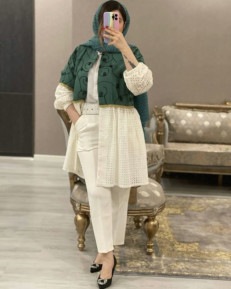 مدل مانتو تابستانی با پارچه نخی
مانتو تابستانه جلو بسته
مانتو تابستانه کوتاه
مانتو تابستانی شیک
مدل مانتو شیک و باکلاس
مدل مانتو تابستانی امسال